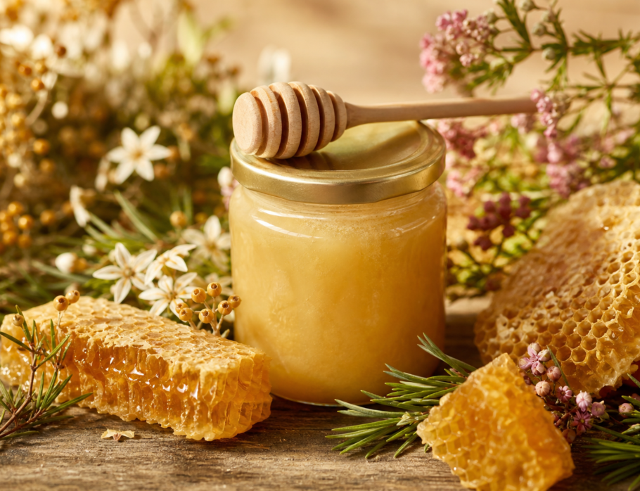 Creamed honey Gold Coast - pure raw Queensland honey in a glass pot with honeycomb and native wildflowers